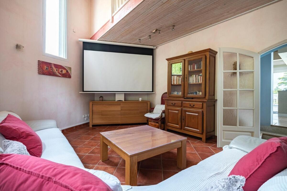 La Villa Moursoise 4 Etoiles Ngoại thất bức ảnh